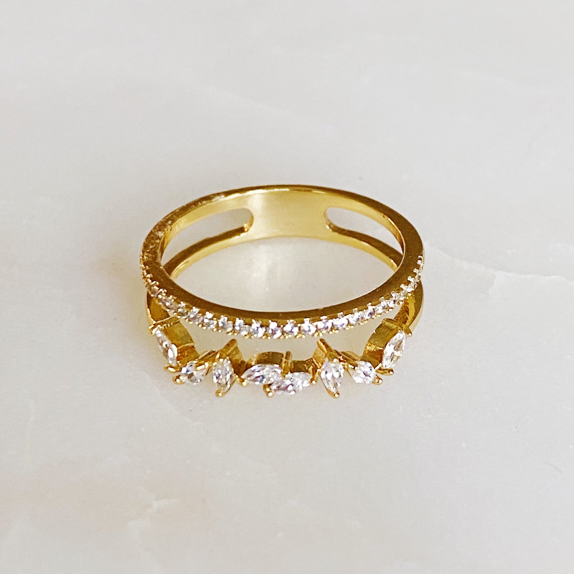 Anillo joya romance francés